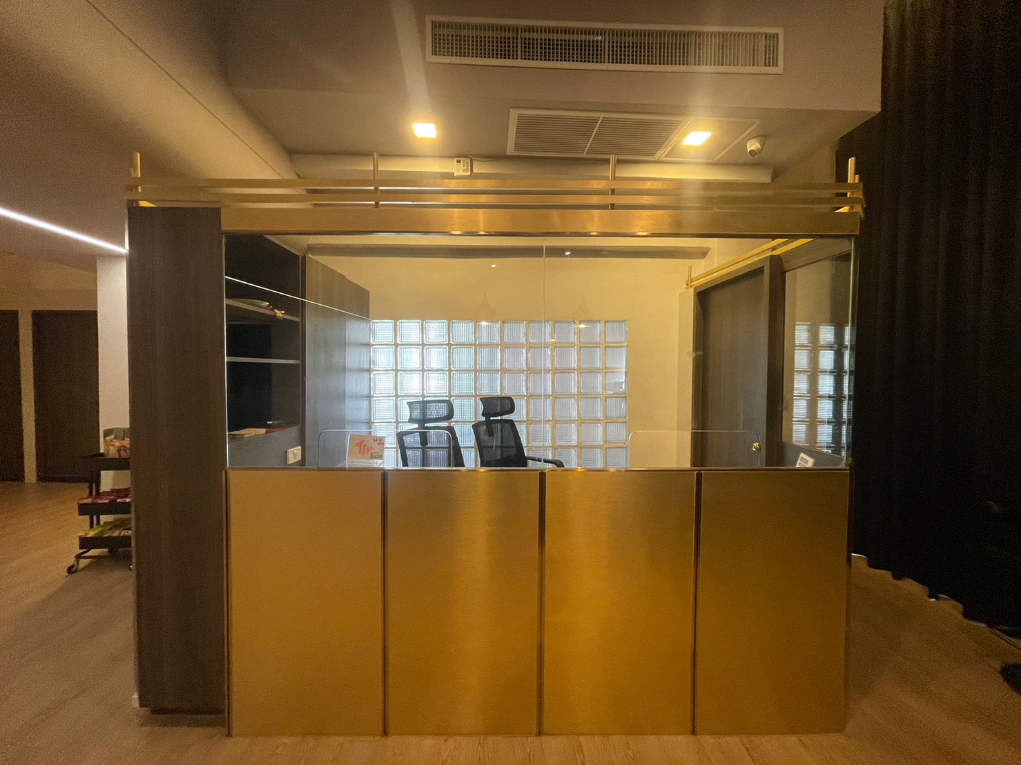 ออกแบบร้านบาร์ส่วนตัว Modern Luxury – L Bar | Living Inhabit