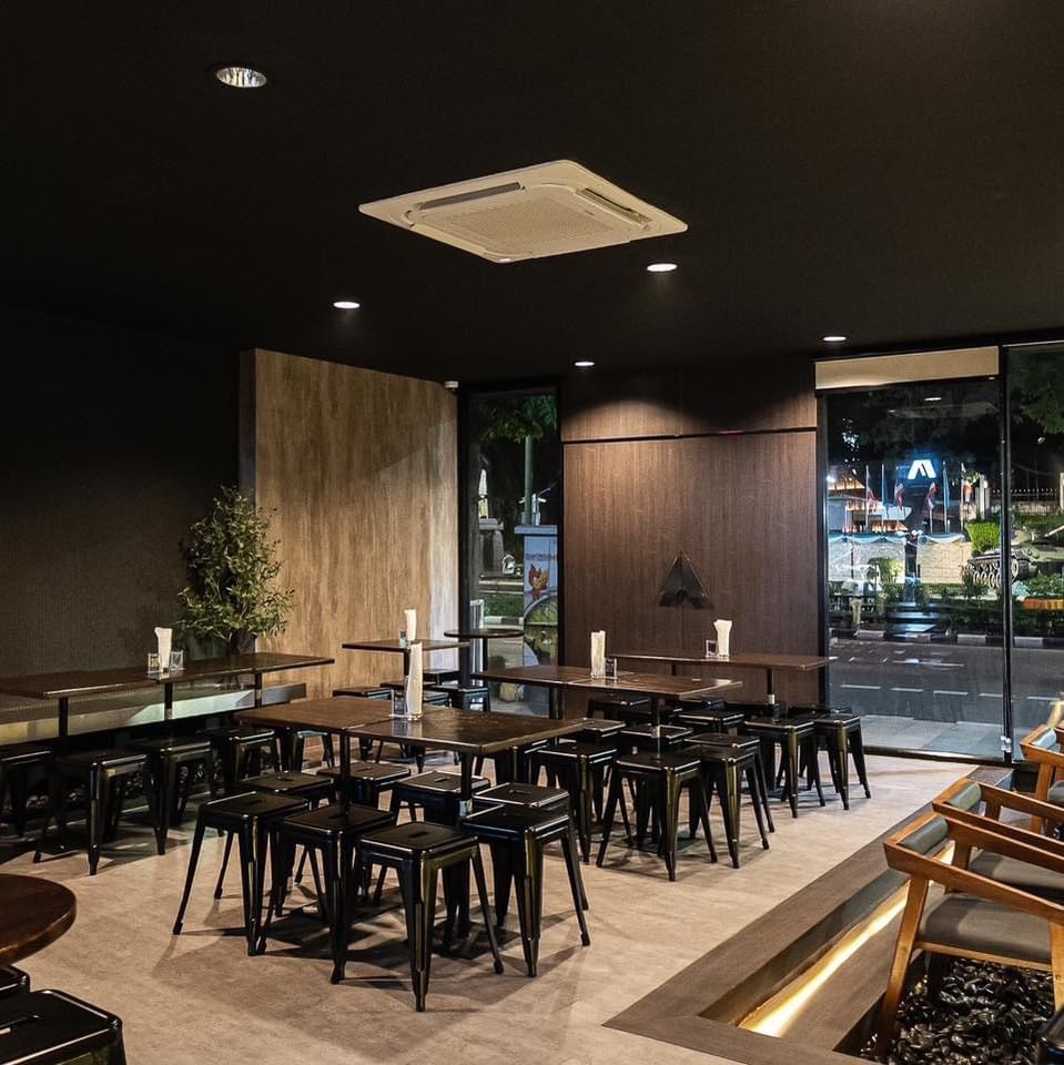 ออกแบบตกแต่งภายในร้านอาหารบาร์ – Glamp Bar | Living Inhabit